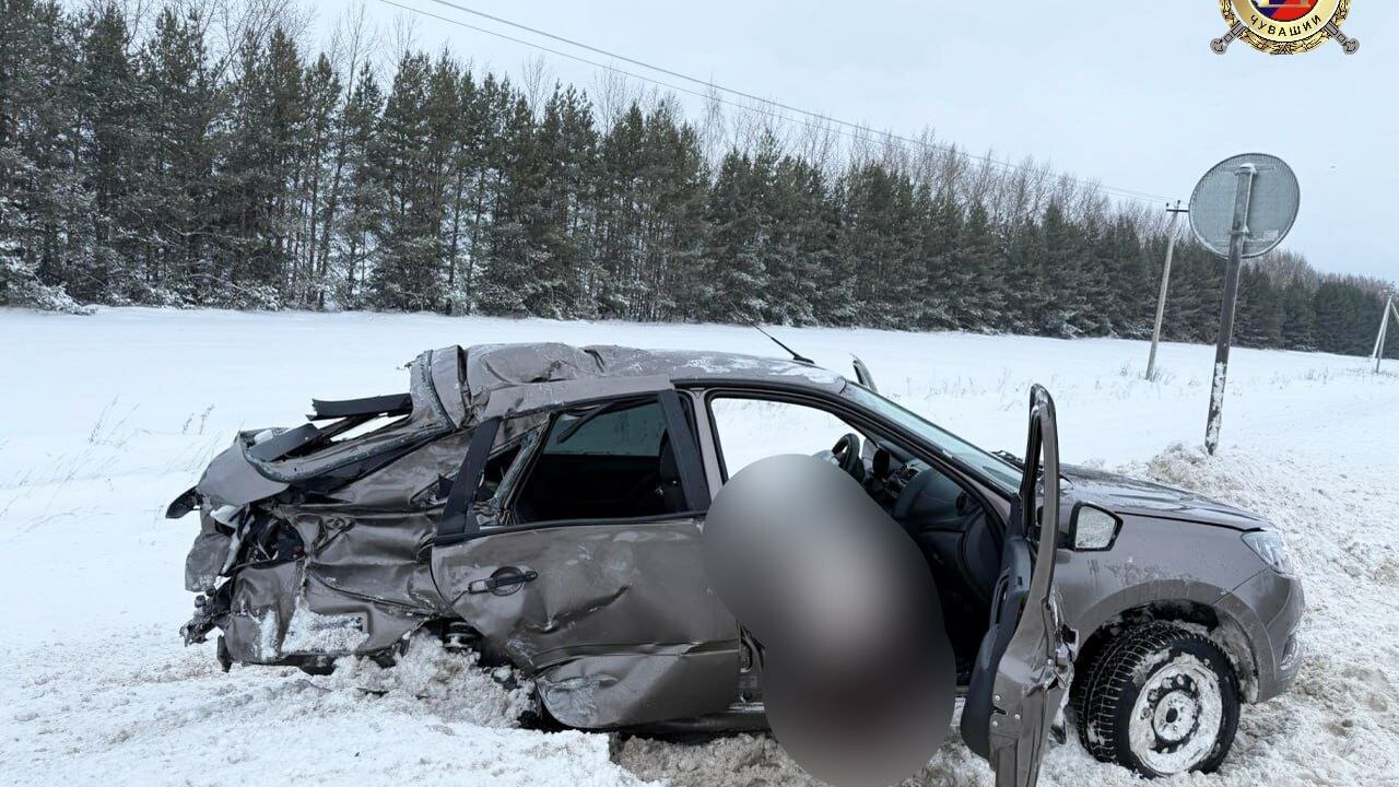 58-летняя женщина погибла в страшной аварии в Чувашии Вчера утром на 75-м километре трассы А-151 Циви...