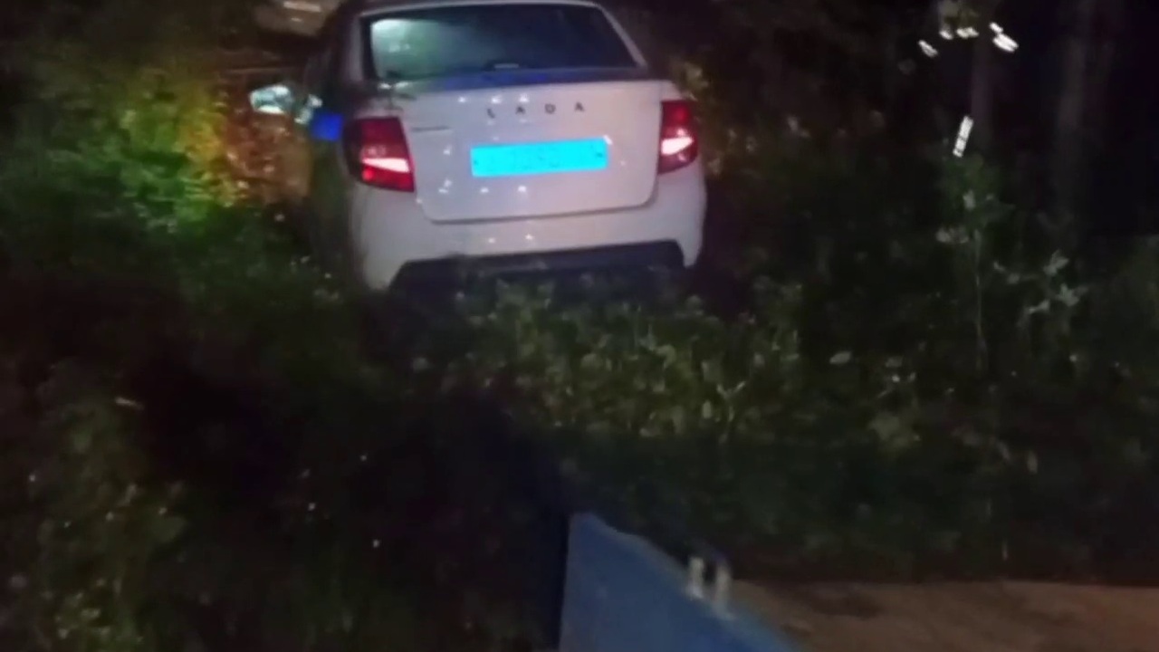 В Чувашии пьяный водитель после погони с полицией пытался убежать и потерял тапочки В Мариинско-Посадском округе в деревне Арзамато...