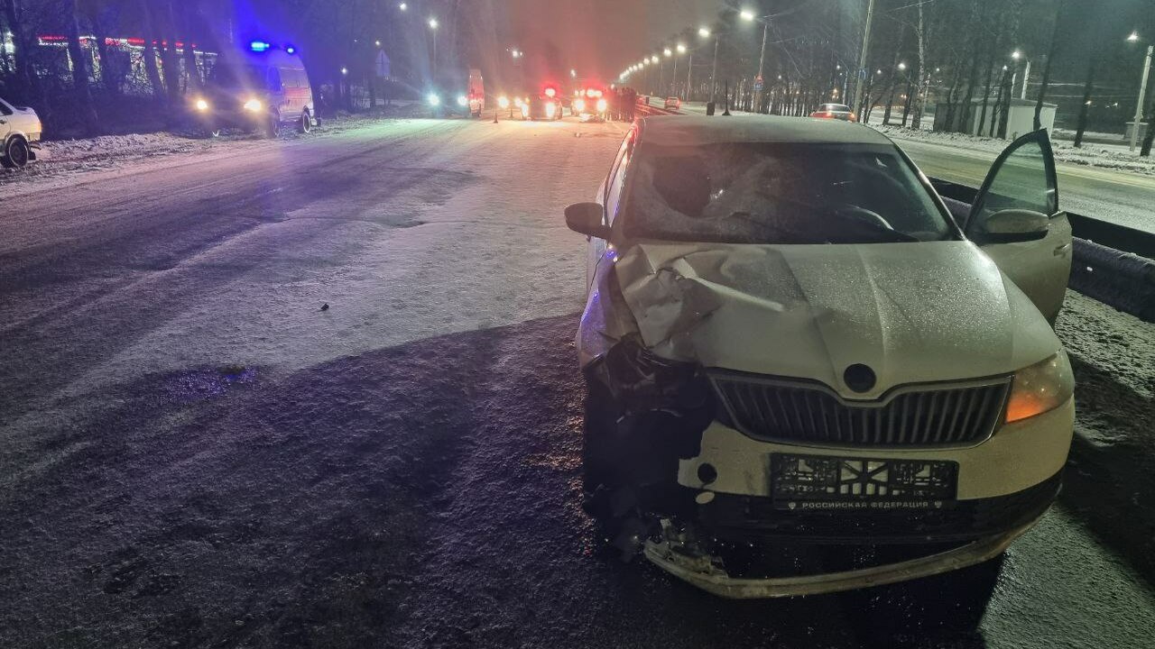 В Чебоксарах вчера поздно вечером произошло сме...