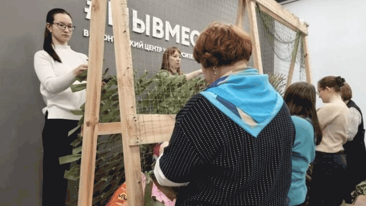 Сотрудники государственной гражданской службы Ч...