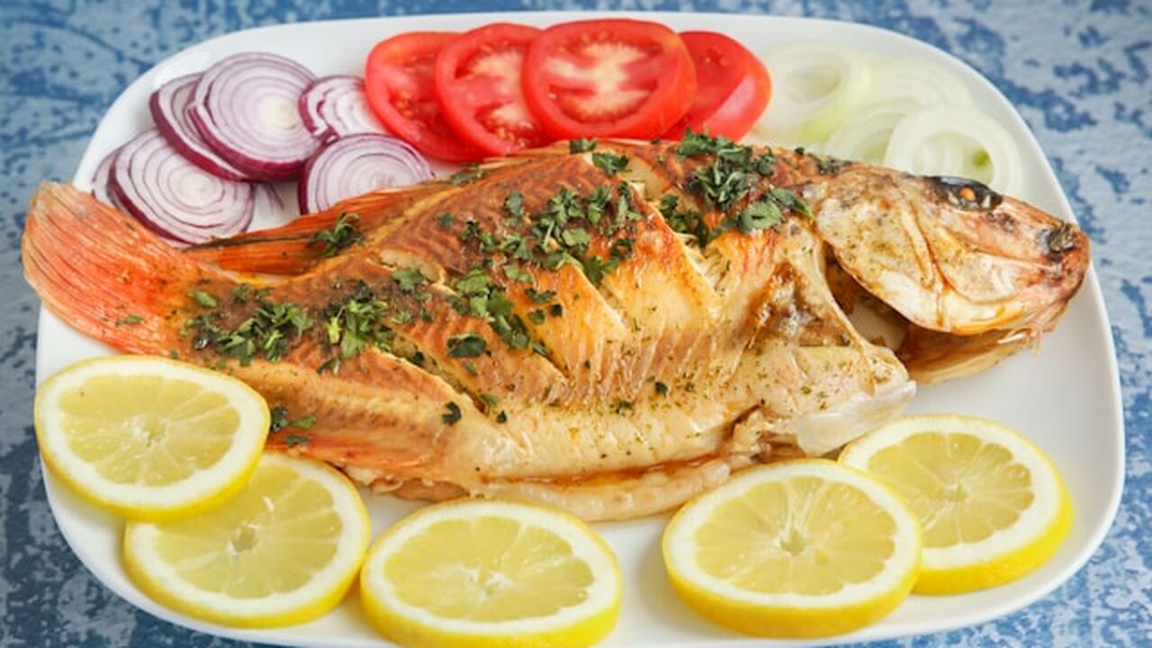 Чтобы сохранить сочность рыбы и избежать лишнег...