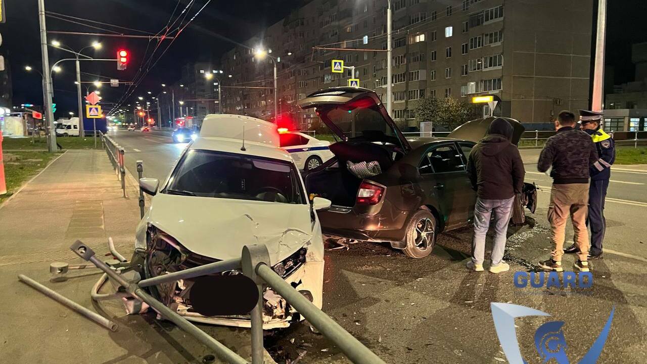 На улице Гражданской в Чебоксарах произошло жесткое ДТП В Чебоксарах вчера вечером произошла авария на ...