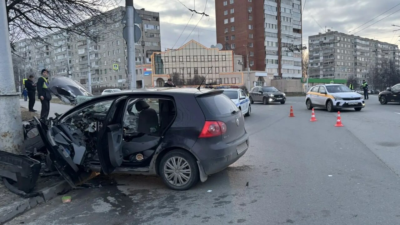 В Чебоксарах вчера вечером произошла авария у д...