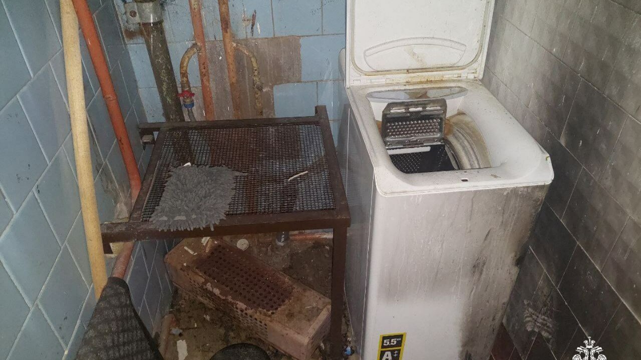 Вчера поздно вечером в общежитии на улице Энгел...