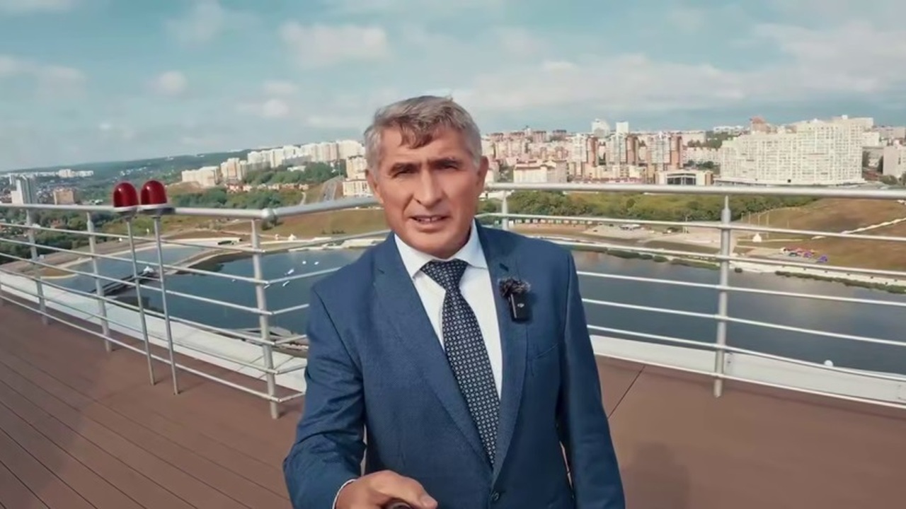 Олег Николаев поздравил жителей Чебоксар с Днем города Глава Чувашии Олег Николаев поздравил жителей Ч...