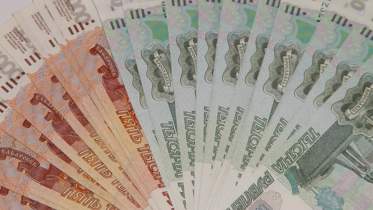 С 5 мая россиянам начнут выплачивать до 9 тысяч рублей за работу в майские праздники Работающим гражданам России, которые вышли на т...