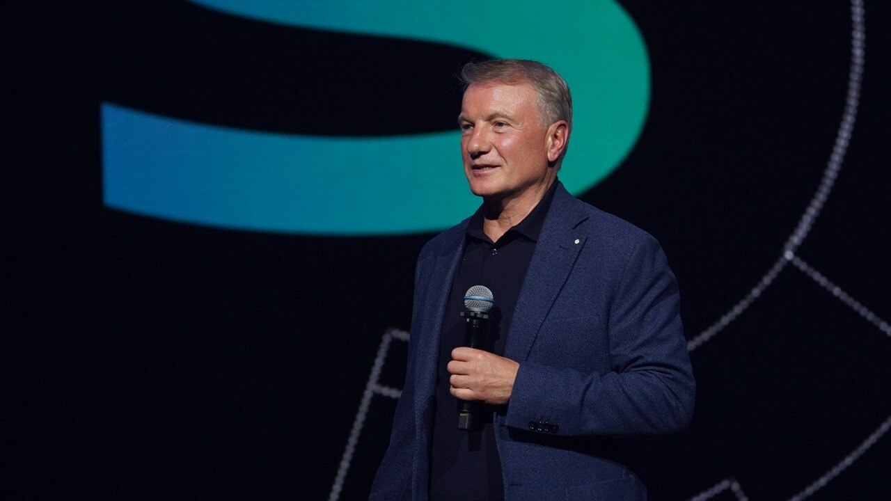 Герман Греф рассказал, почему компаниям нельзя медлить с внедрением ИИ Технологии требуют перестройки не просто отдель...