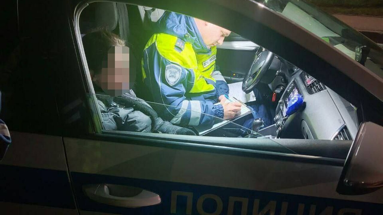 В Чебоксарах пьяную автоледи поймали, когда она пошла за шаурмой В Чебоксарах сегодня в пять утра сотрудники ДПС...