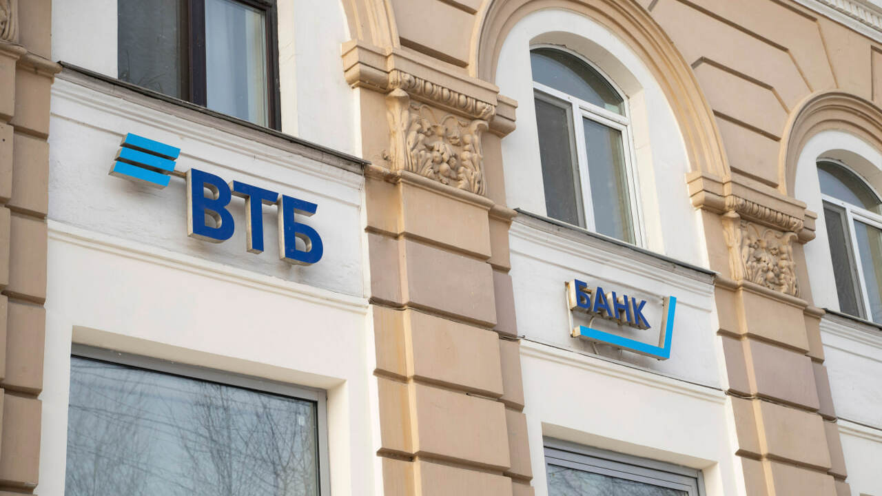 ВТБ: мошенники выманивают у клиентов банковские карты «для проверки» Специалисты ВТБ выявили новую схему социальной ...