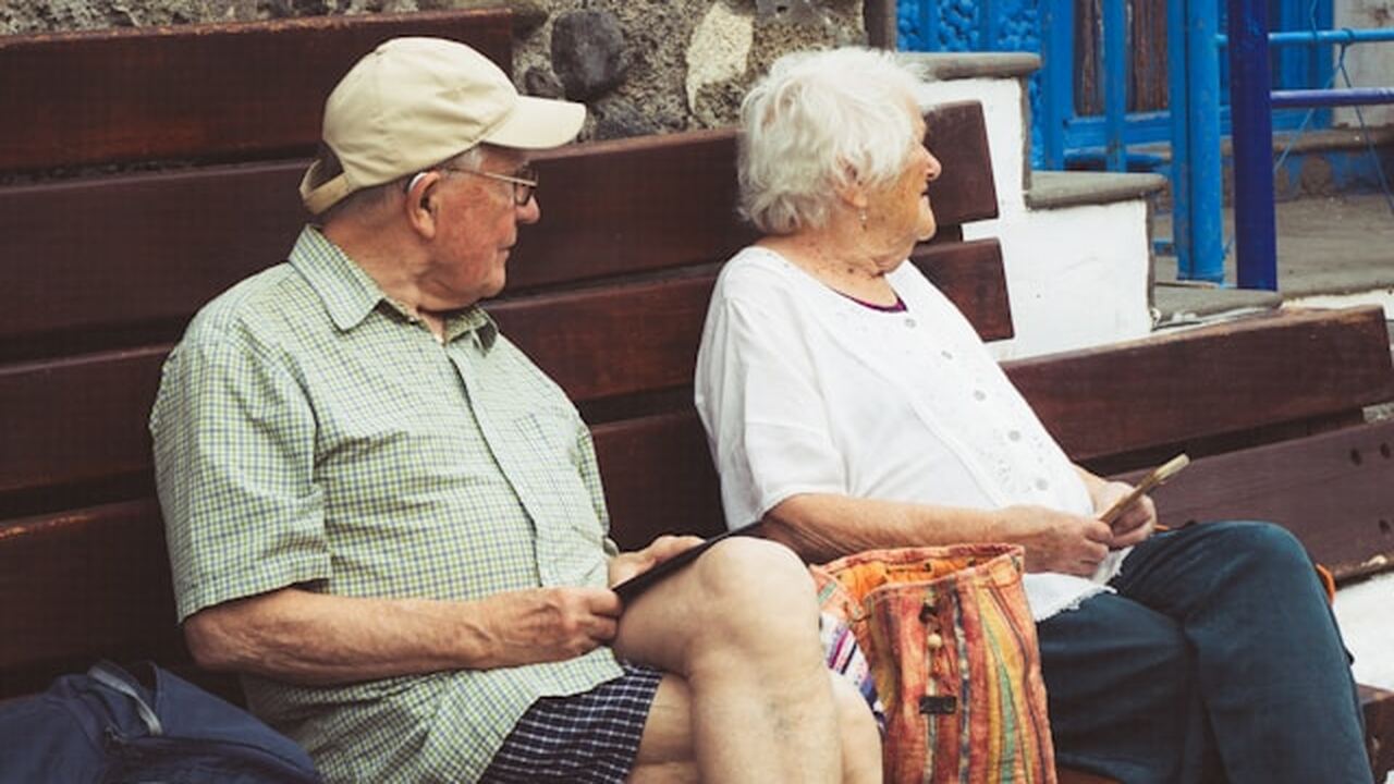 С возрастом многие люди начинают сталкиваться с...