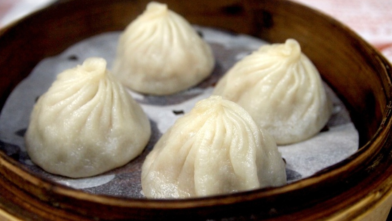 Секреты идеальных домашних пельменей: от теста до начинки Приготовление домашних пельменей – это не прост...