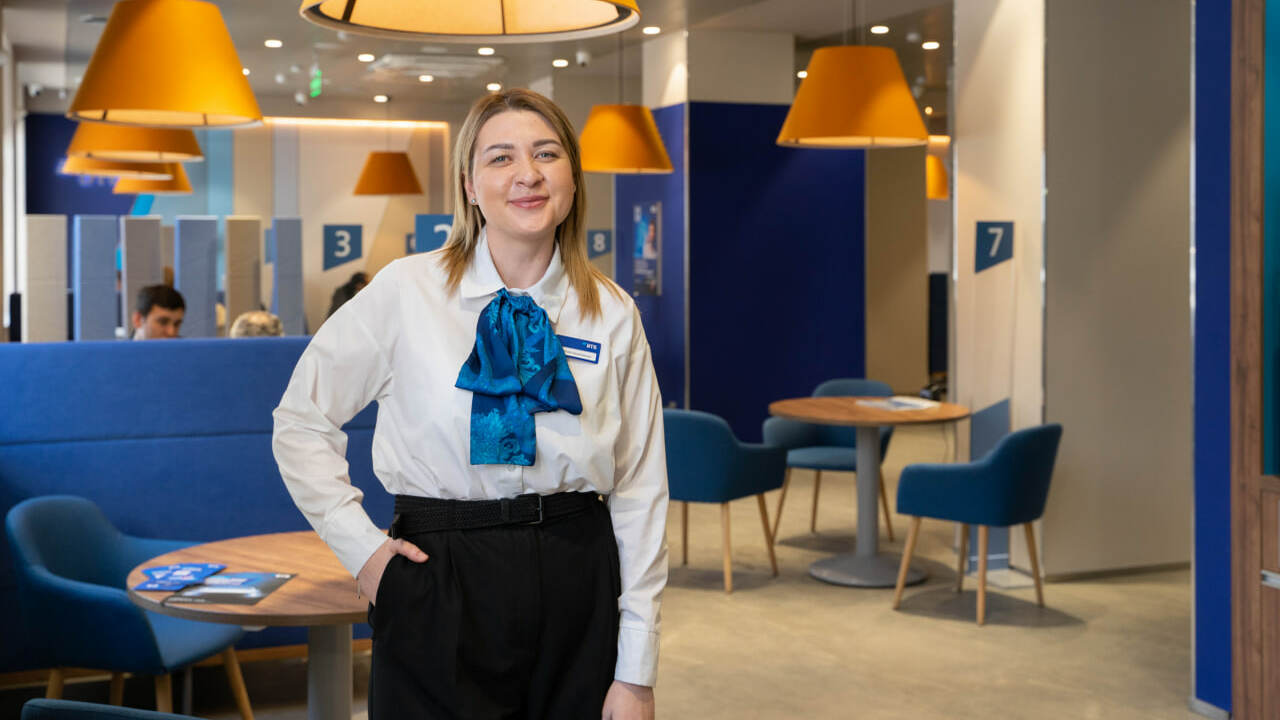 ВТБ запустит ИИ-помощника для сотрудников отделений ВТБ запустит помощника с генеративным ИИ в чат-...