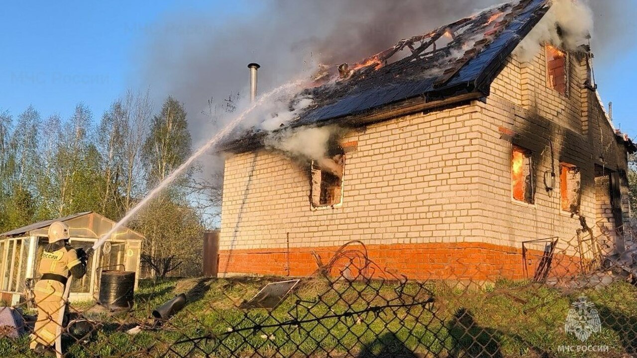 В Чувашии дача сгорела из-за неосторожности на кухне Под Мариинским-Посадом сгорела дача на территор...