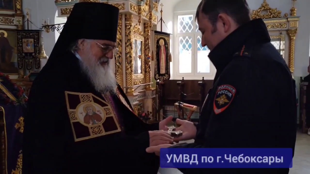 61-летний житель Чебоксар похитил поклонный кре...