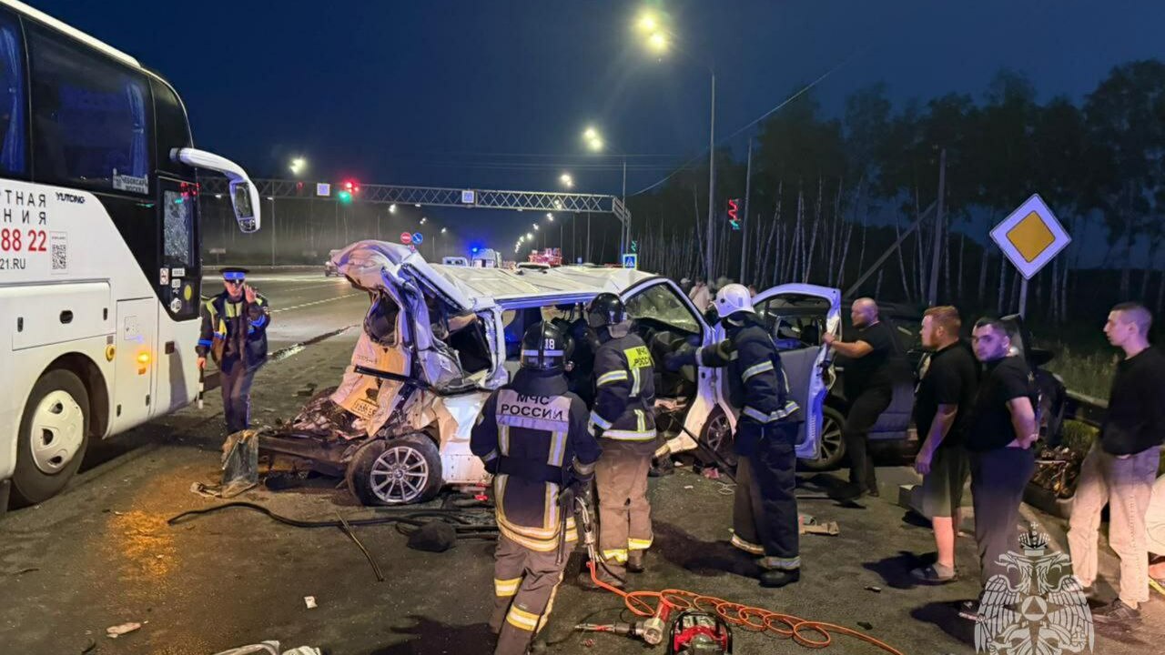 Автобус из Чебоксар попал в страшное ДТП во Владимирской области В Вязниковском районе Владимирской области попа...