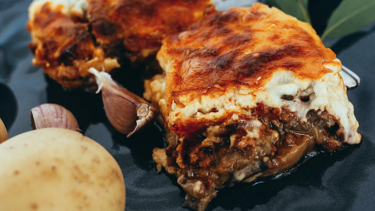 Беру макароны с колбасой и за 20 минут делаю такую вкуснятину — в миллион раз лучше надоевшего мяса Лазанья традиционно считается сложным блюдом, к...