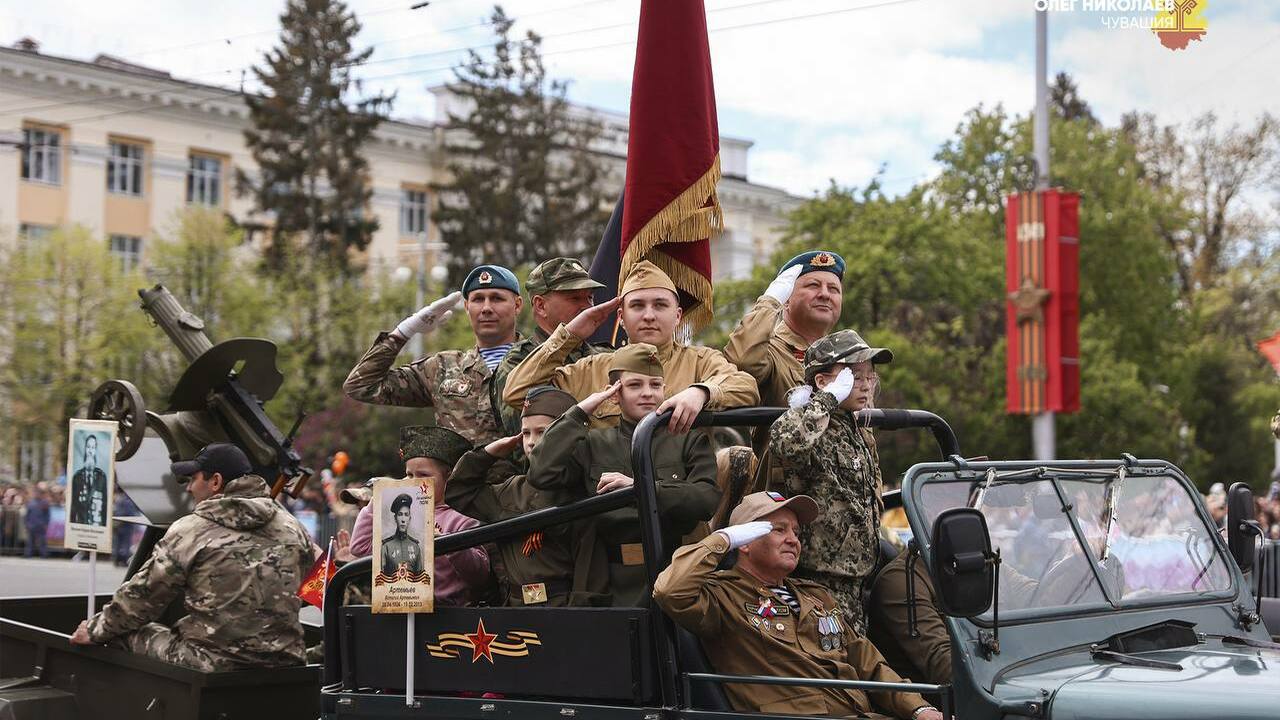 В Чебоксарах прошел парад Победы В Чебоксарах на Площади Республики прошел парад...