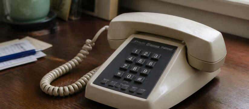 5 культовых телефонов 90-х: от прозрачных трубо...