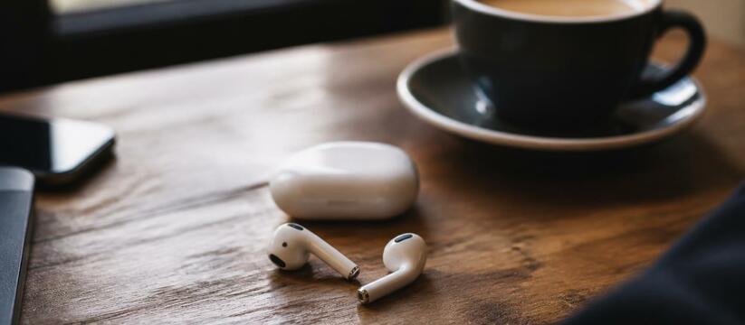 Старые AirPods всё ещё работают: проверено врем...