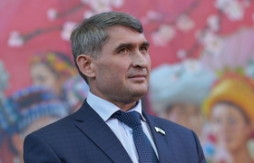 Олег Николаев поздравил мам с их праздником