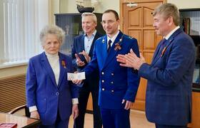 94-летней жительнице Чебоксар присвоили звание ...