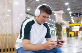 Проводные наушники теряют популярность
