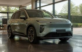 Названы цены на кроссовер Volvo EX90 в России