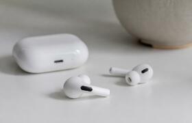 Apple представила AirPods 5: лучший шумоподавит...
