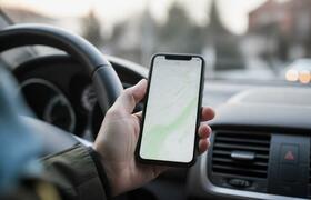 Почему Google Maps показывает разные маршруты н...