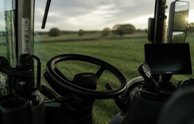 36 жителей Чувашии стали трактористами-машинист...