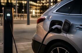 PHEV: гибрид, который можно заряжать от розетки