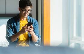 В выходные молодежь проводит в интернете на 40%...